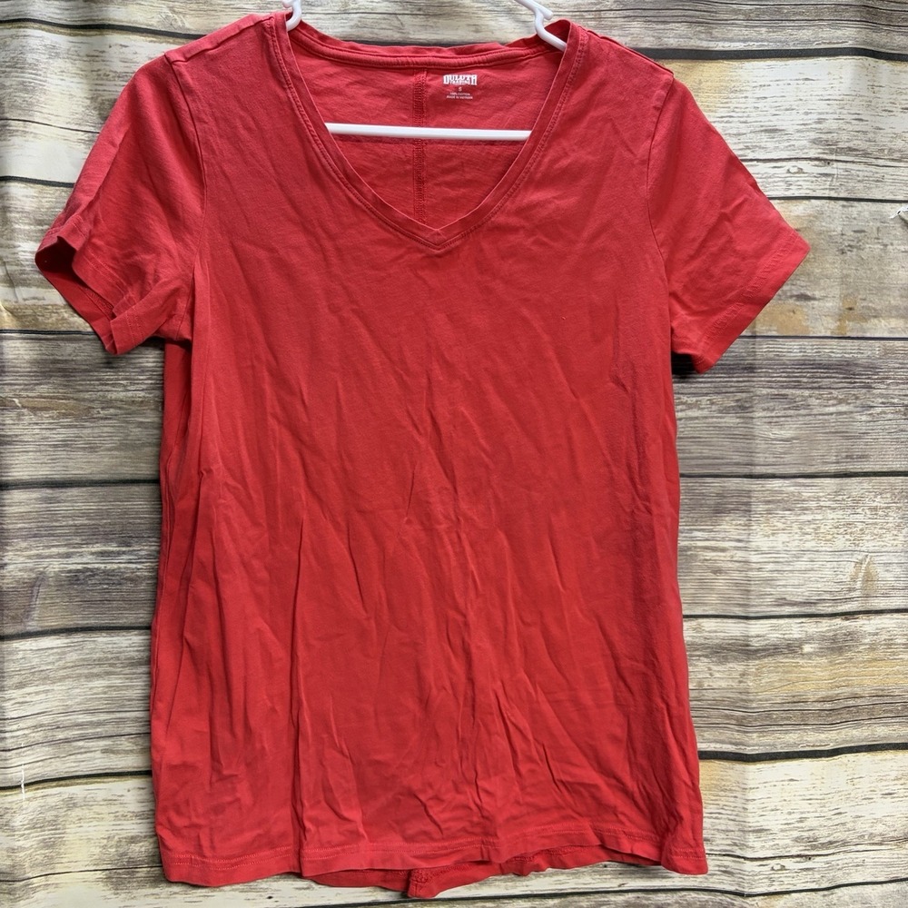 Top Duluth Trading Women's Small V-Neck Tee Shirt Short Sleeve Orange Coral